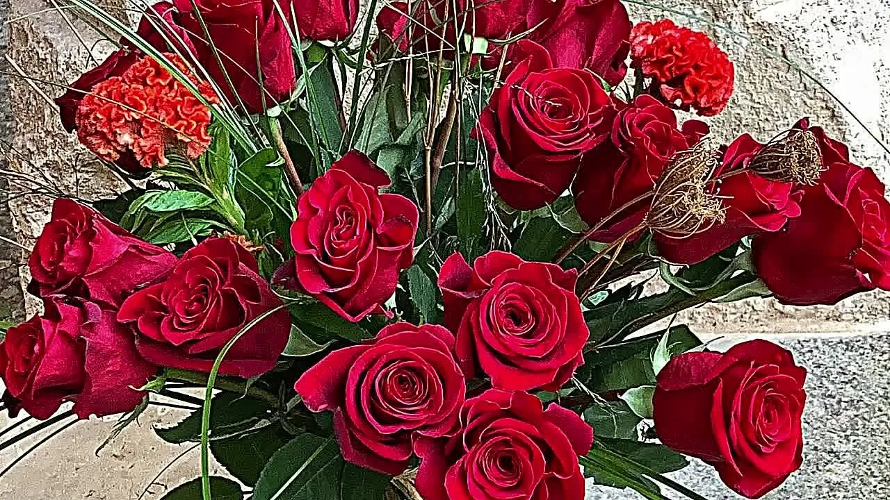 С Днём Рождения: Красивая музыкальная открытка 720p